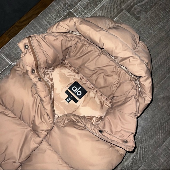 Alo Gold Rush Puffer Vest - Picture 2 of 6